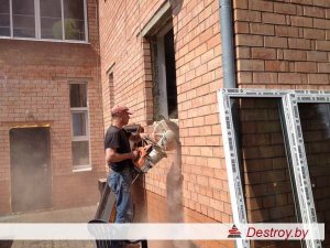 расширение проема в несущей стене в Дестрой